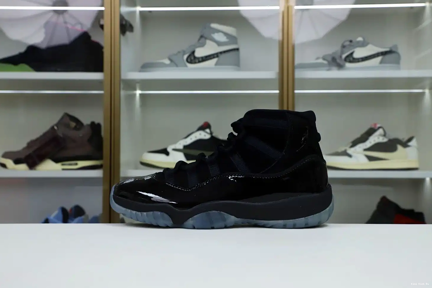 JORDAN RETRO GOWN' AND 11 'CAP Kimikick AIR 0718
